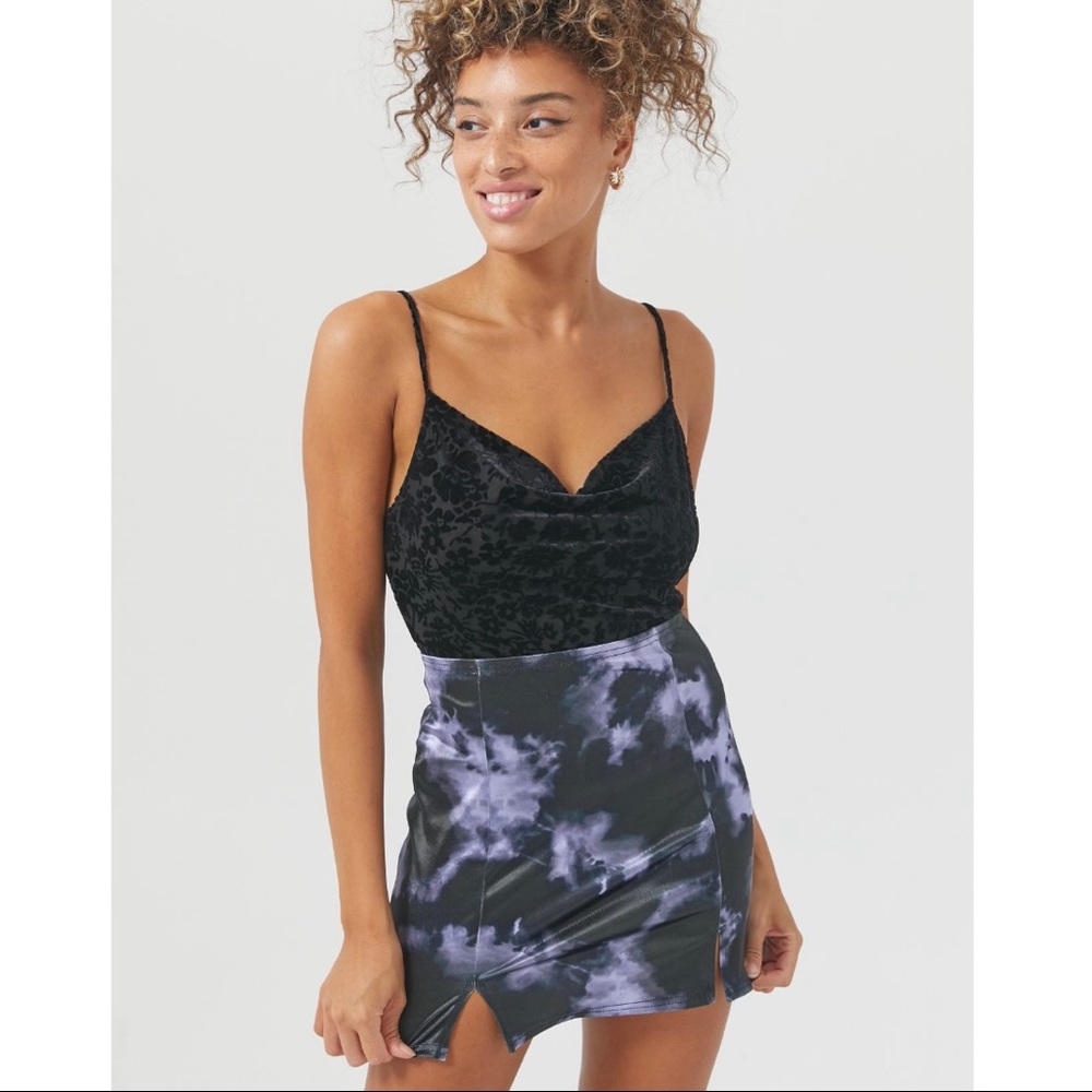 UO Printed Satin Notched Mini Skirt
